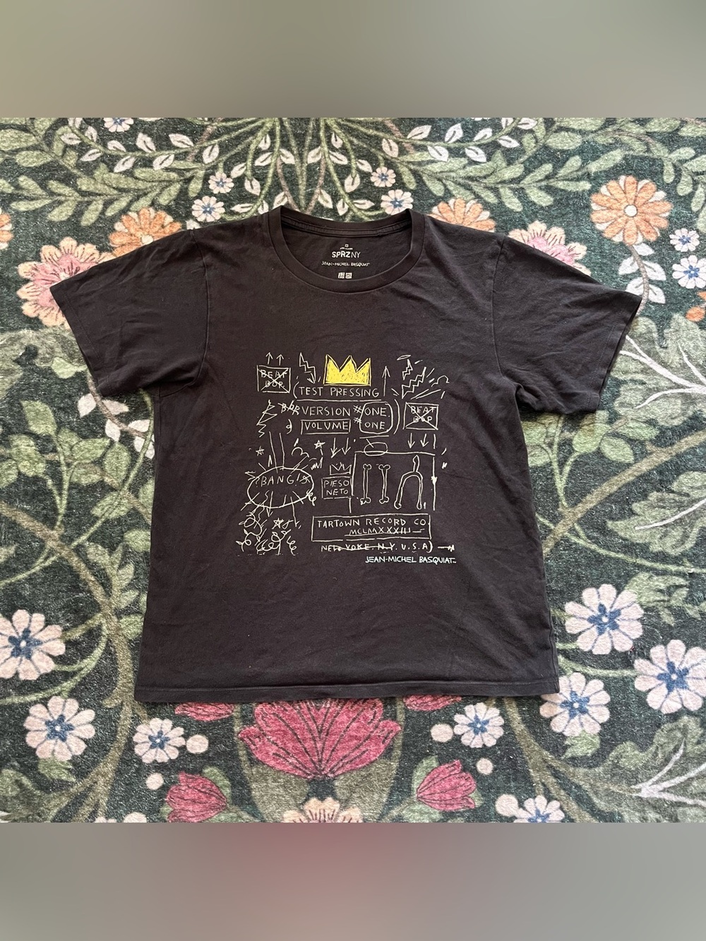 🌟 Uniqlo Basquiat Graphic Tee 🌟